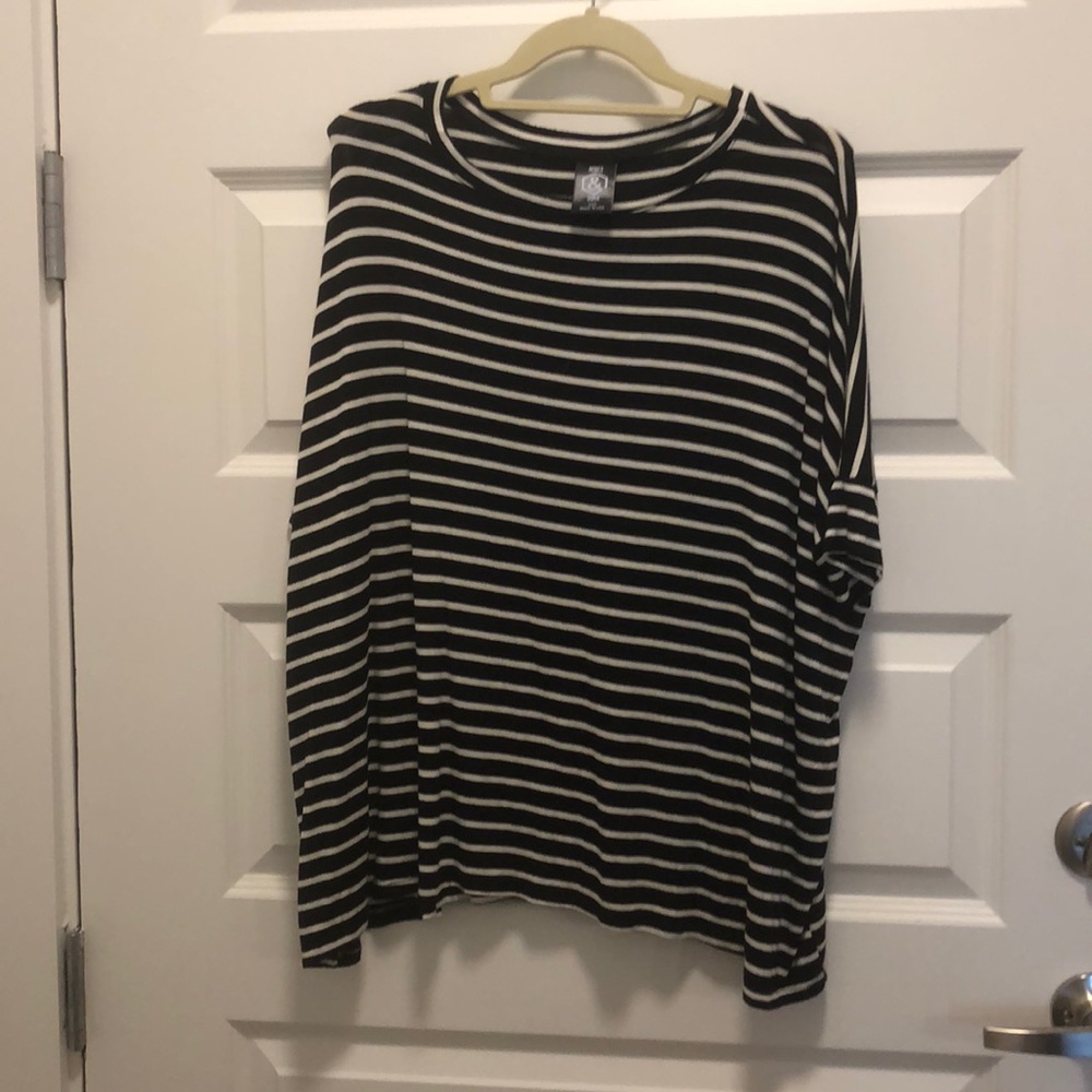 Agnes and Dora box top